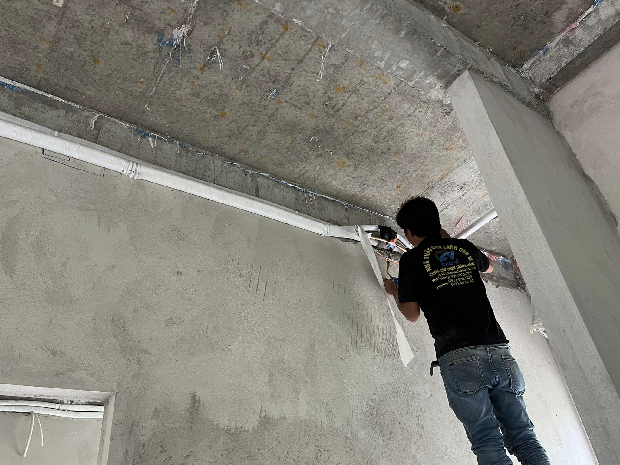  Đội ngũ kỹ thuật nhiều năm kinh nghiệm, thi công đạt chuẩn, đảm bảo hiệu quả làm mát tối ưu.@@ Đại lý bán máy lạnh âm trần tại Tân Hòa Biên Hòa