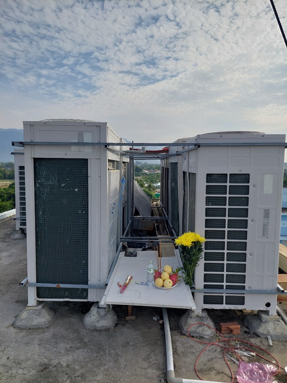 Xác định được vị trí chính xác dàn lạnh để lấy dấu khoan 4 lỗ treo trên trần. #1 Lắp máy lạnh trọn gói Trảng Bom 1️⃣ Không phát sinh chi phí