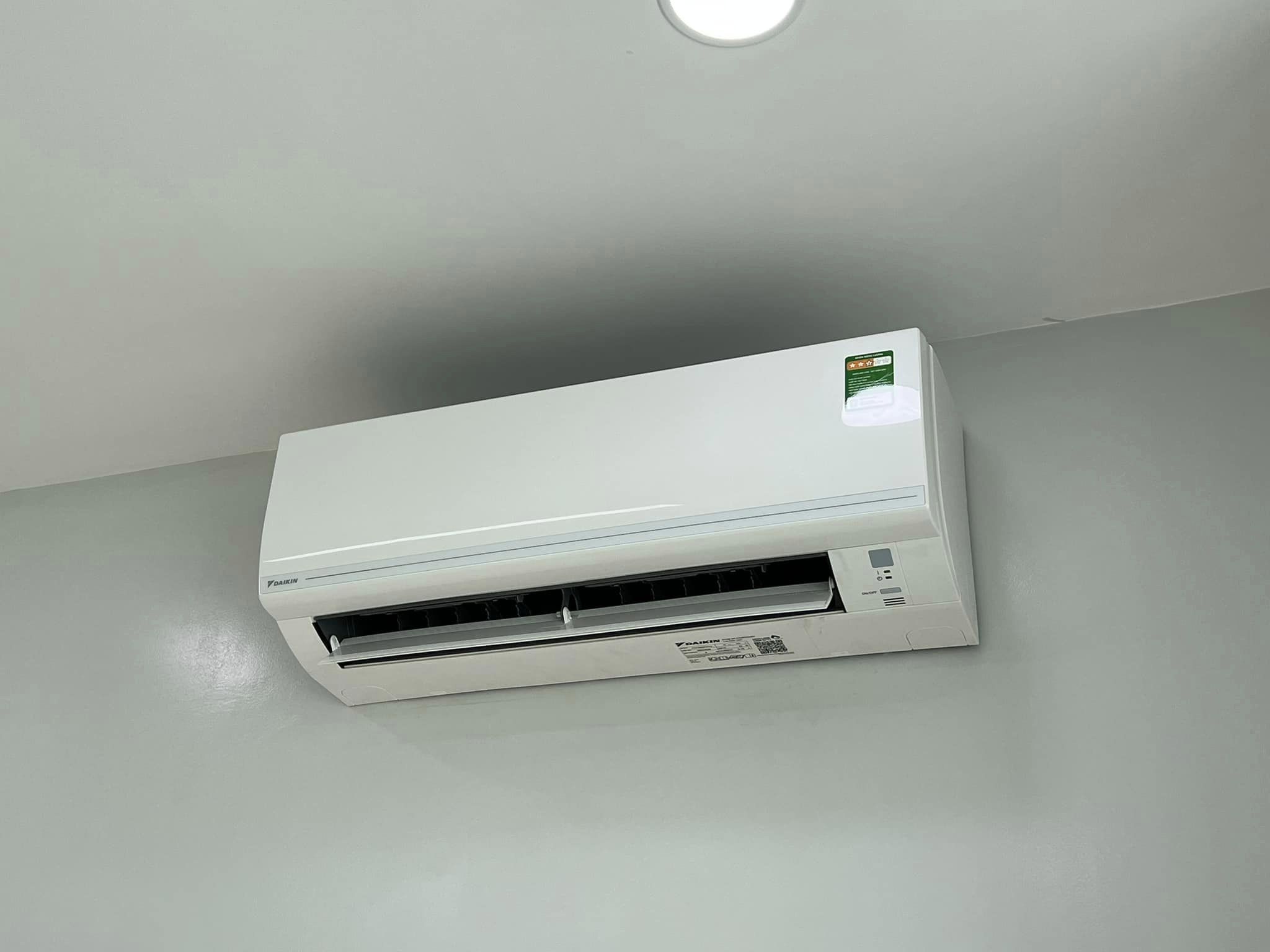  Với đội ngũ chuyên nghiệp, tận tâm, chúng tôi cam kết mang lại sự hài lòng tuyệt đối cho mọi khách hàng. #1 Đơn vị lắp máy lạnh giá gốc ở Đồng Nai - Tư vấn 24/7