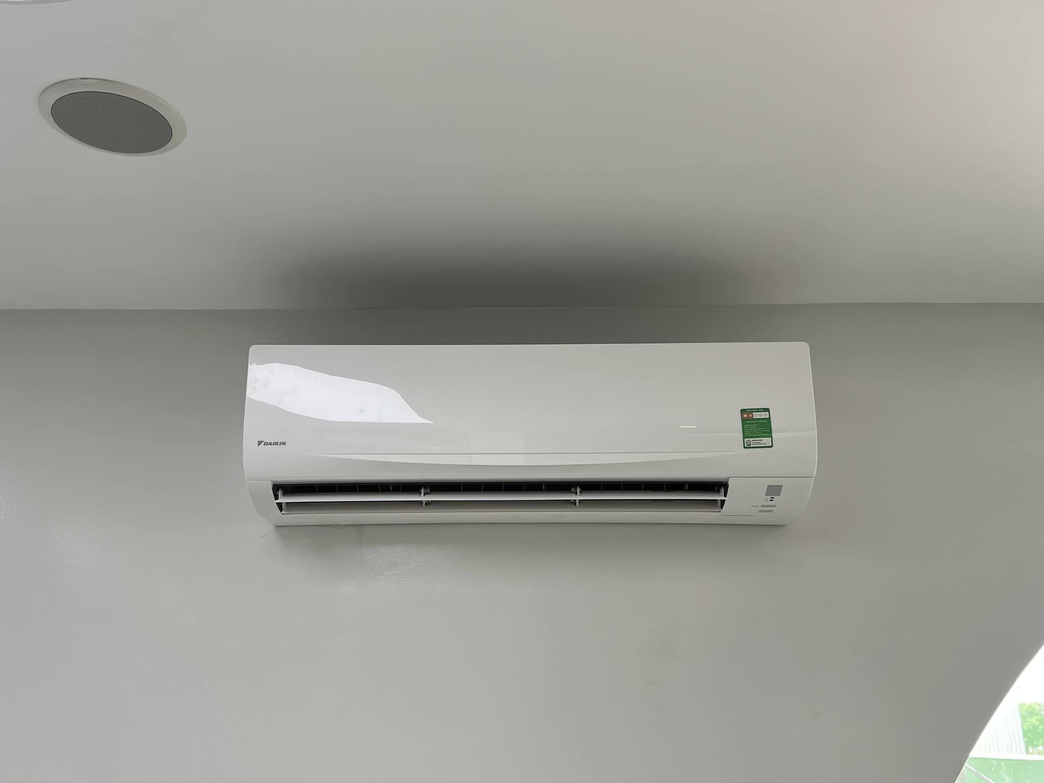 Chúng tôi sử dụng các công cụ chuyên dụng và vật tư chất lượng cao, giúp máy lạnh hoạt động ổn định, bền bỉ và tiết kiệm điện năng.#1 Nhà Thầu Lắp Máy Lạnh Tại TP.HCM giá cạnh tranh