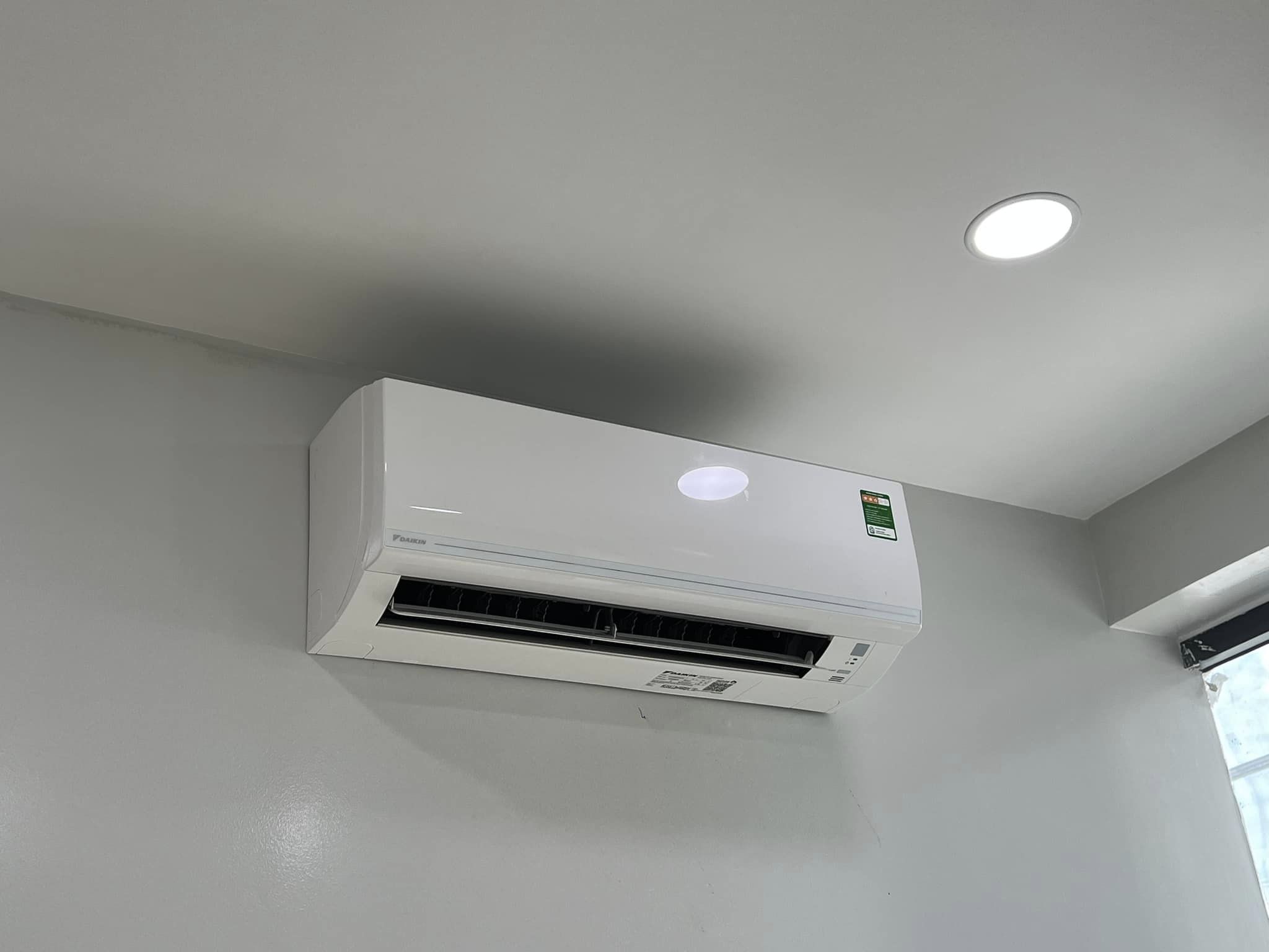 Thi Công Máy Lạnh Chuyên Nghiệp Tân Phú Đồng Nai – Lắp Đặt Máy Lạnh Inverter, Âm Trần, Multi - MÁY LẠNH CAO VĨ đúng kỹ thuật, đảm bảo vận hành êm ái, bền bỉ và phát huy tối đa hiệu quả tiết kiệm điện.